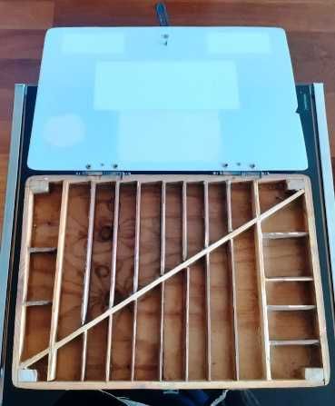 Pudełko drewniane na przynęty.