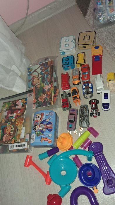Набір машинок,пазли лотом