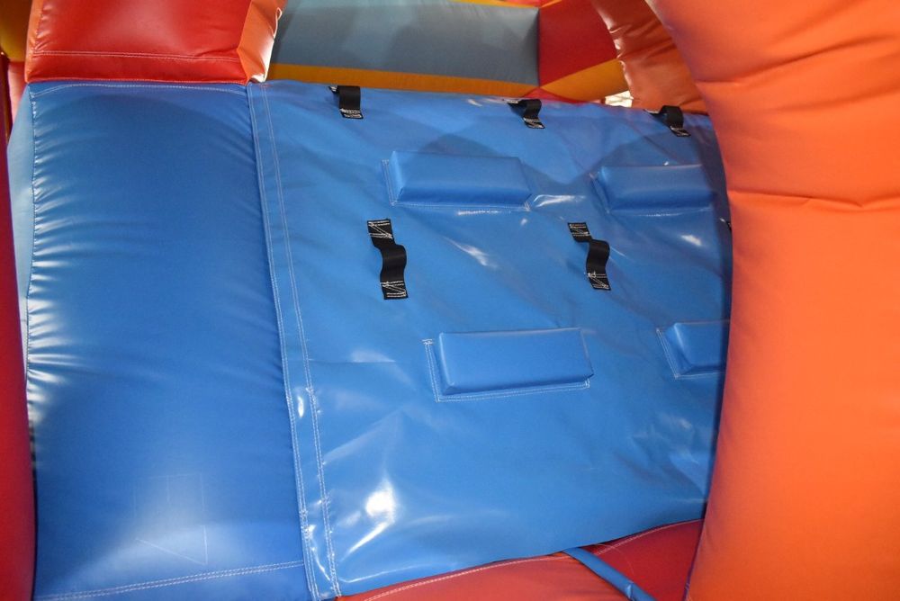 Insuflável Pista de Obstáculos (novo)