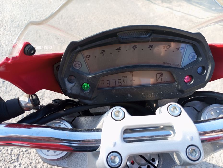 Ducati  Monster 696 ano 2013 com 33000km