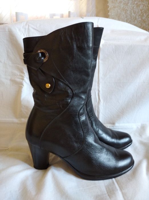 Сапоги демісезонні шкіряні нові