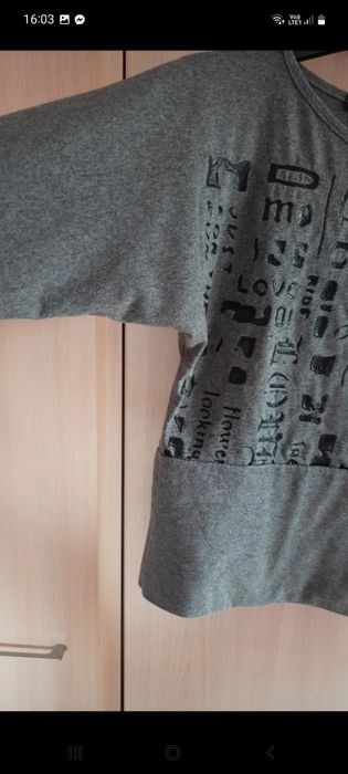 Bluzeczka z chińskimi znakami xs/s