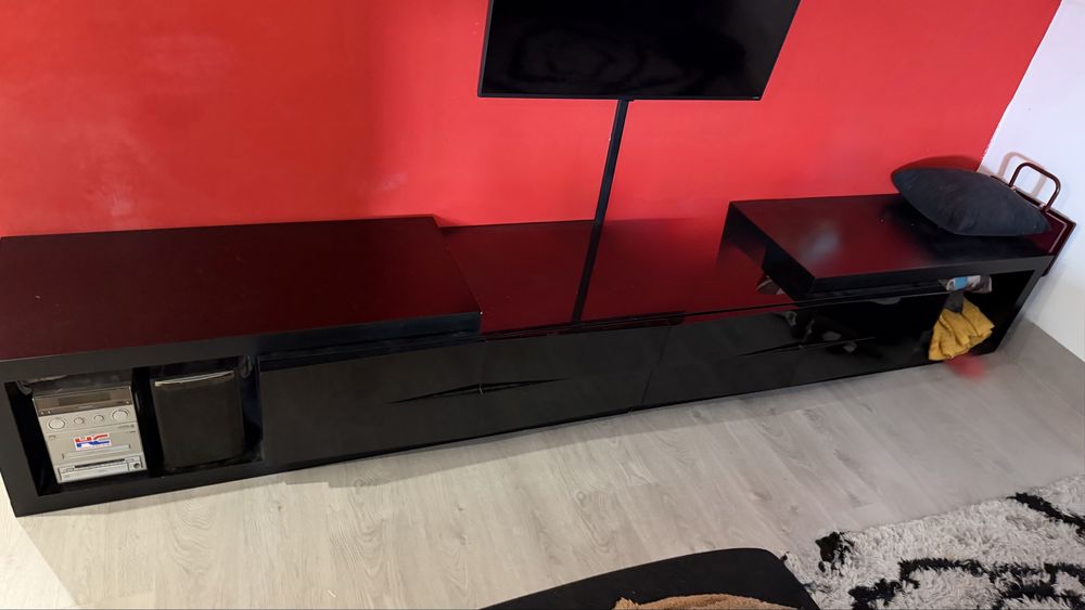 Aparador de TV em bom estado