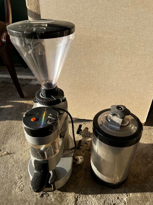 Máquina de Café Expresso Profissional 2 Grupos + Moinho + Filtro de Água