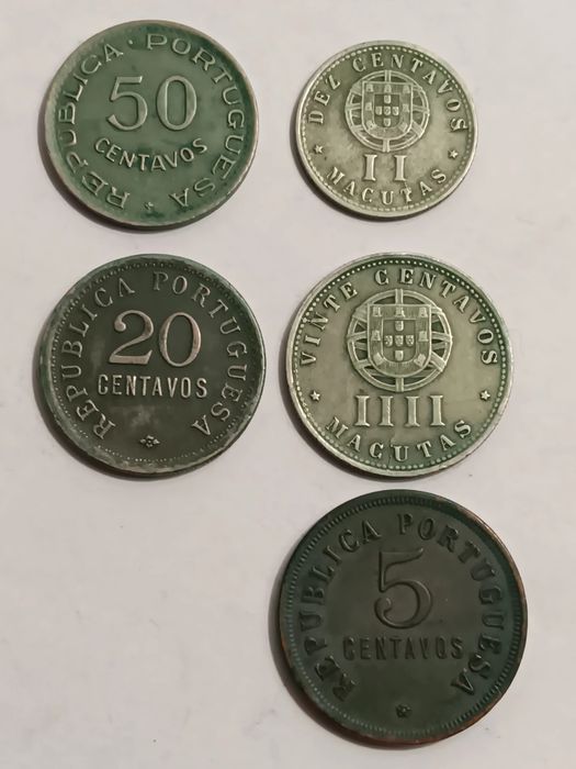 5 moedas de Angola  diversas e com valores diferentes