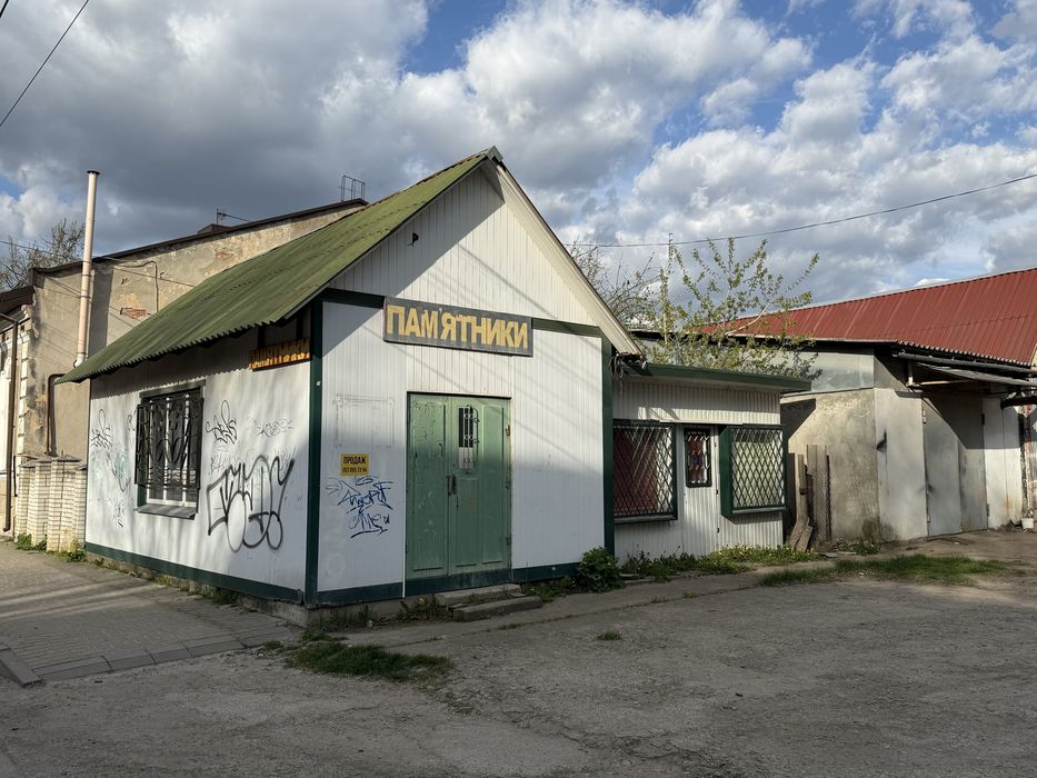 Продаються існуючі павільйоні з землею комерційного призначення в центрі Калуша!