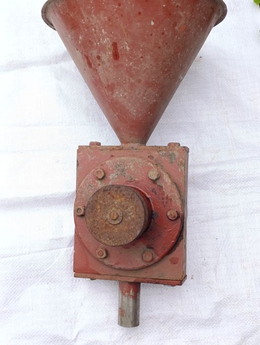 Зернодробілка для мелення зерна