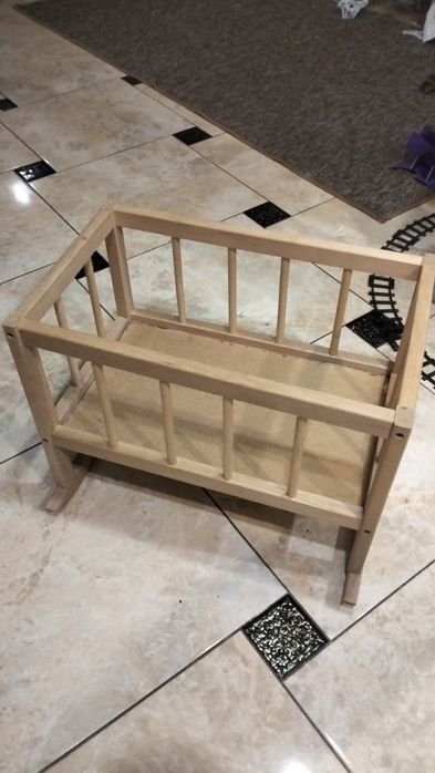 Дитяча іграшкова колиска