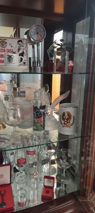 Móvel porta vidro novo peças coleção Benfica