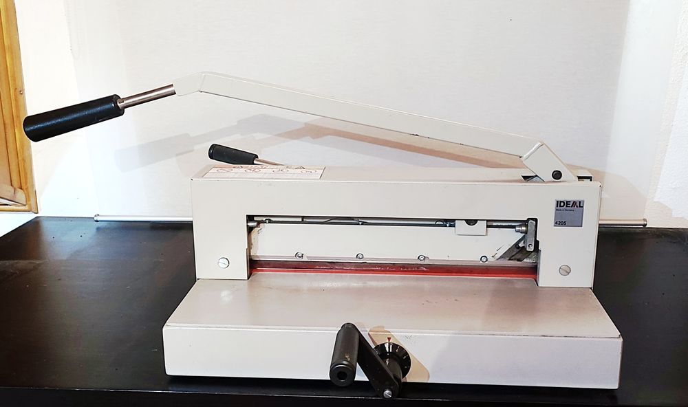 Guilhotina IDEAL 4205