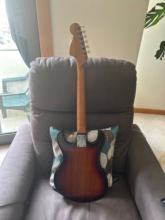 Guitarra antiga anos 60