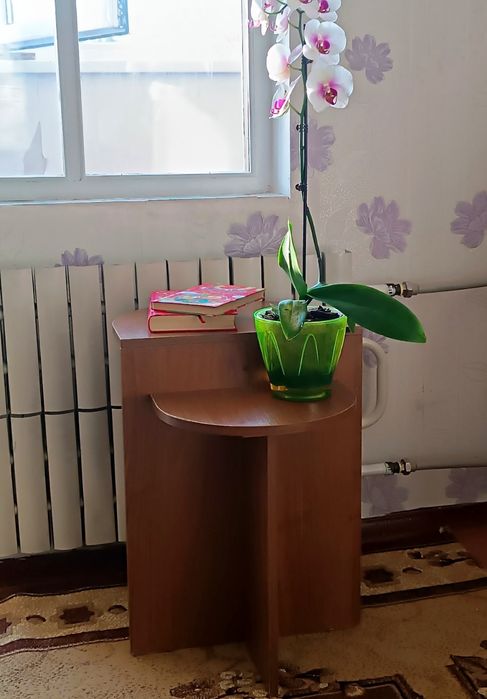 ТЕРМІНОВО: Підставка, тумба,полиця під квіти, книги
