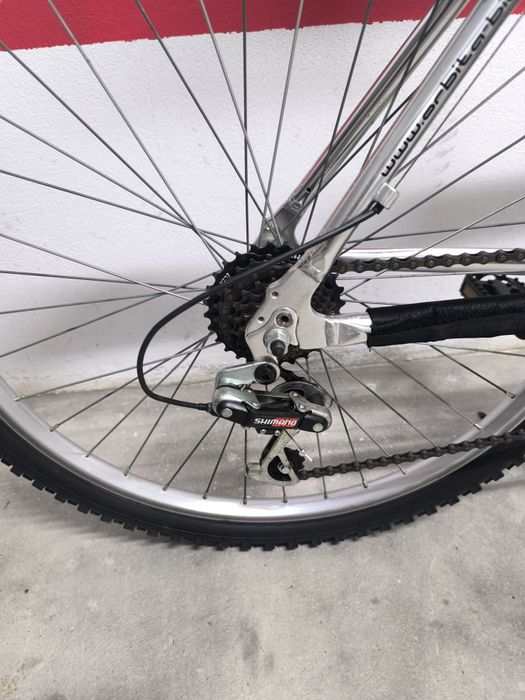 - Bicicleta BTT roda 26 em alumínio como nova