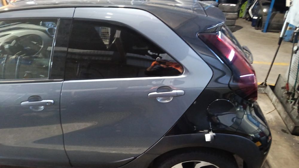 Porta trás esquerda TOYOTA Aygo X