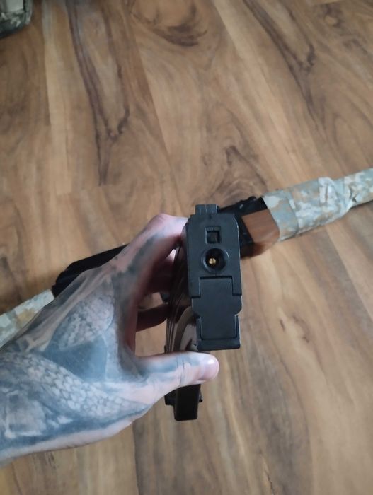 Іграшковий дитячий автомат