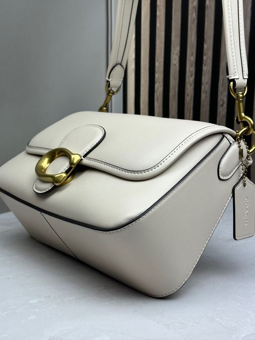 Жіноча сумка шкіряна Coach Soft Tabby Shoulder Bag молочна