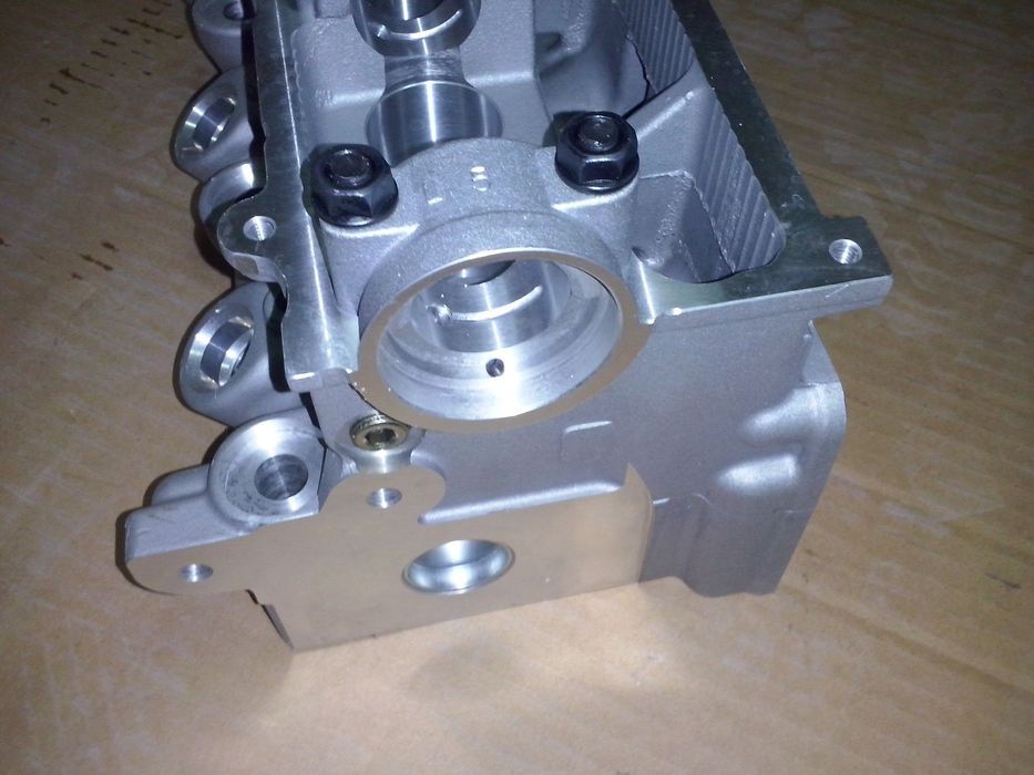 Cabeça de motor Suzuki Grand Vitara 2.0 td Mazda RF ( NOVA )