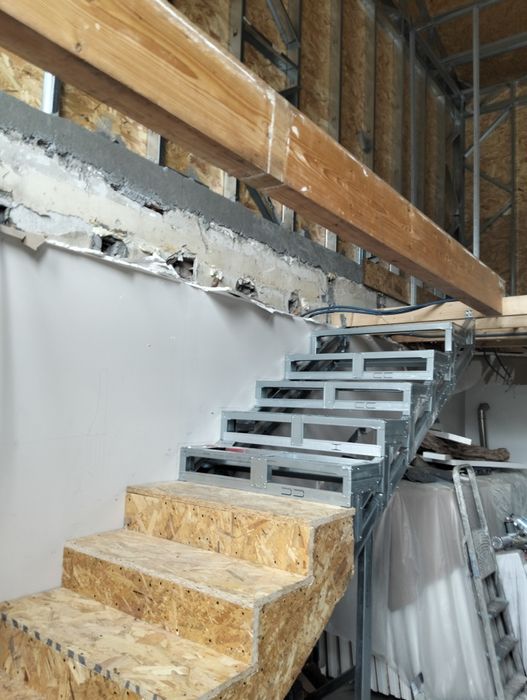 Escuta construções de escadas em aço leve