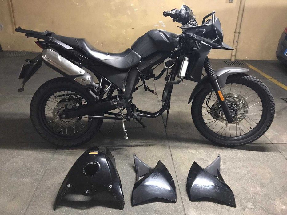UM DSR 125 Adventure 2023 Preta