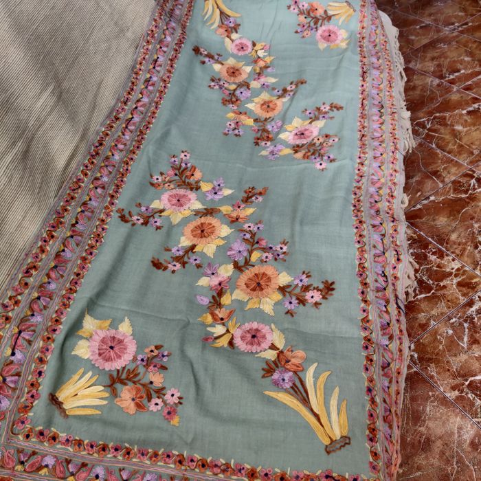 Шарф палантин шерсть с вышивкой ручной работы