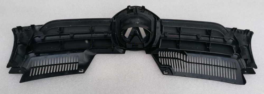 Решетка радиатора Volkswagen Golf 5 2003-2009г.в. оригинал