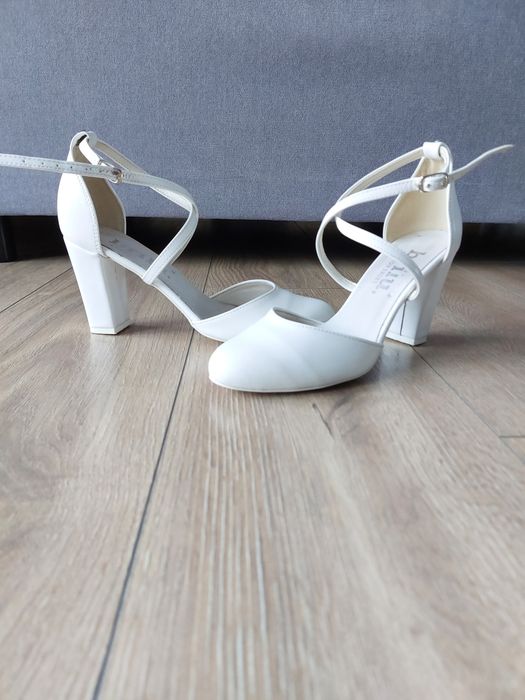 Buty ślubne 38 Brilu