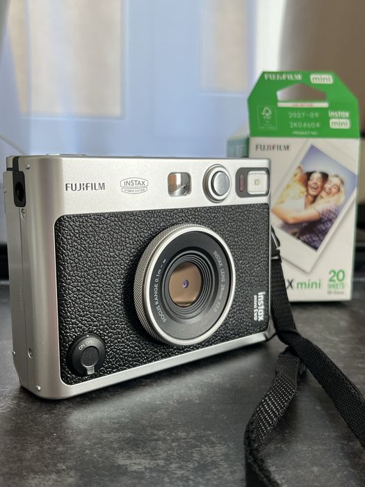 Фотоапрат миттєвого друку fugifilm instax mini evo