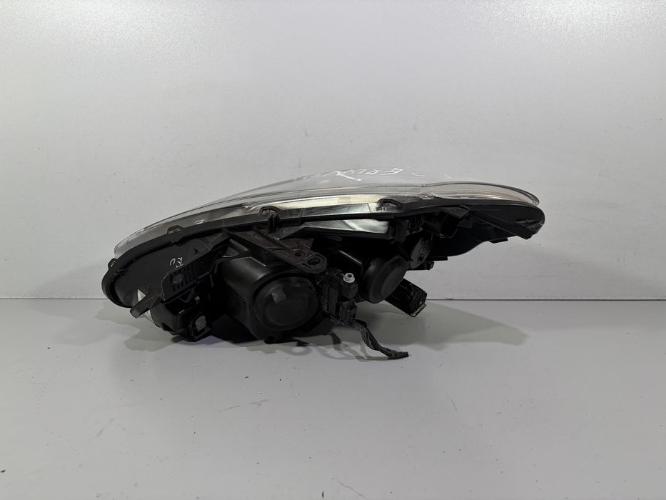 Renault clio iii 3 lift lampa przód przednia prawa europa uszkodzona