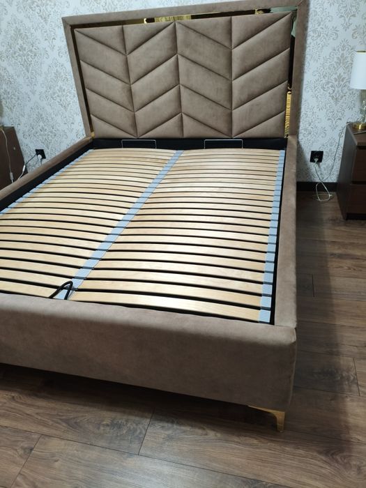 Łóżko tapicerowane