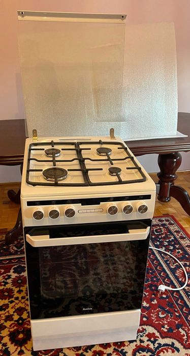 Kuchenka gazowa Amica z temroobiegiem i rożnem