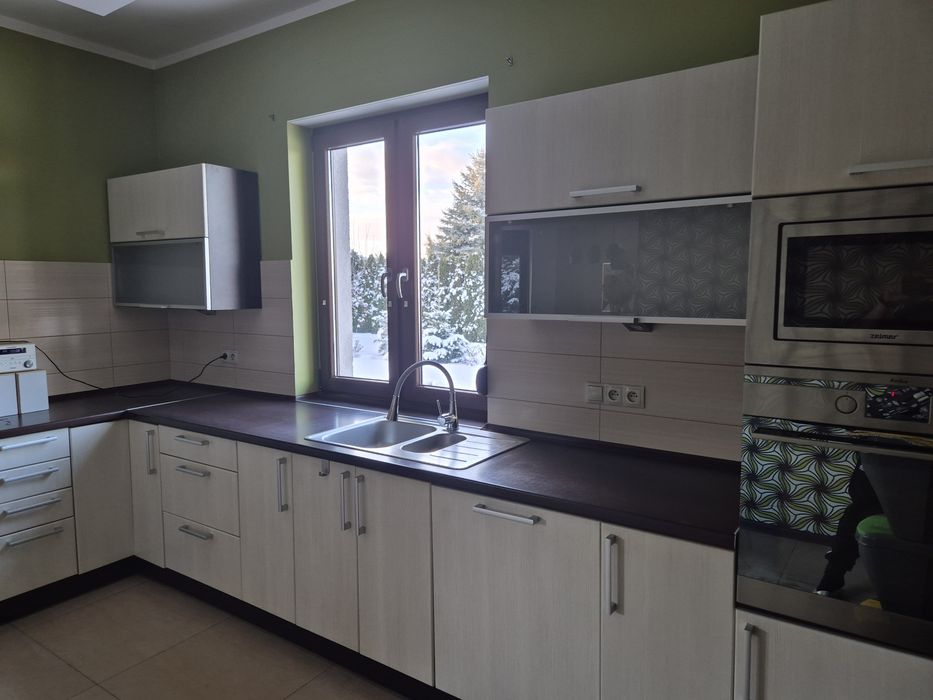 Zestaw mebli kuchennych z sprzętem