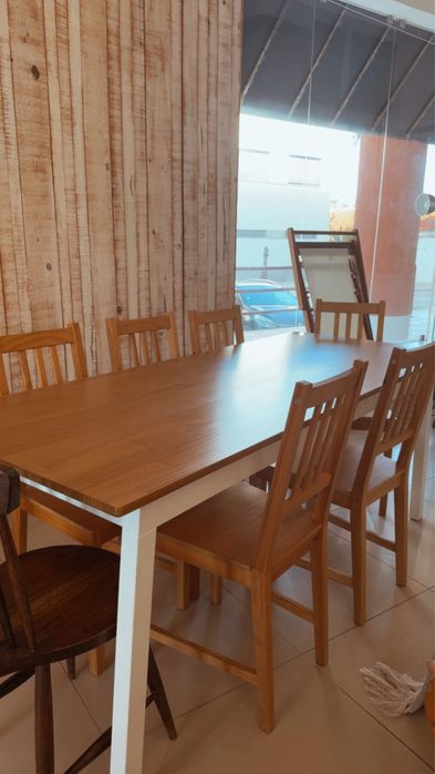 Mesa grande com 6 cadeiras como novas