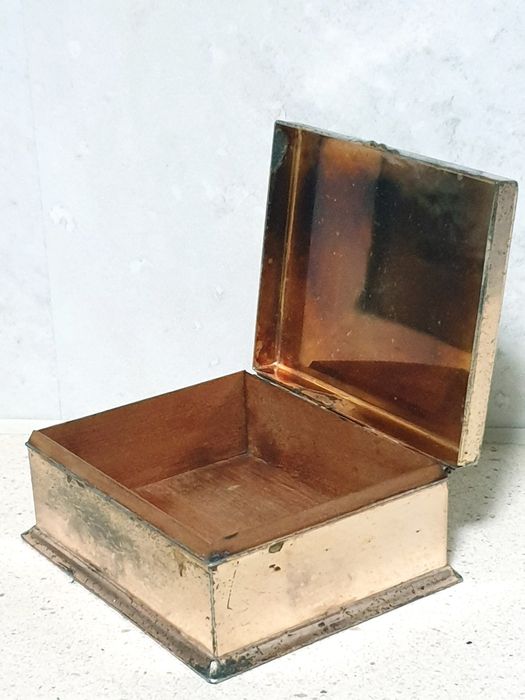 Antiga caixa cigarreira de mesa