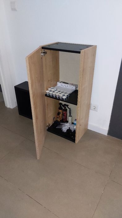 Móvel de parede fixação no muro