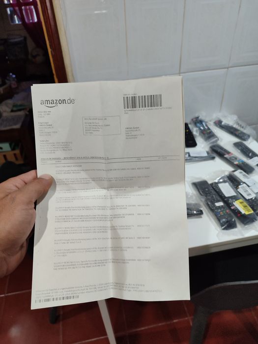 Vários comandos de televisão