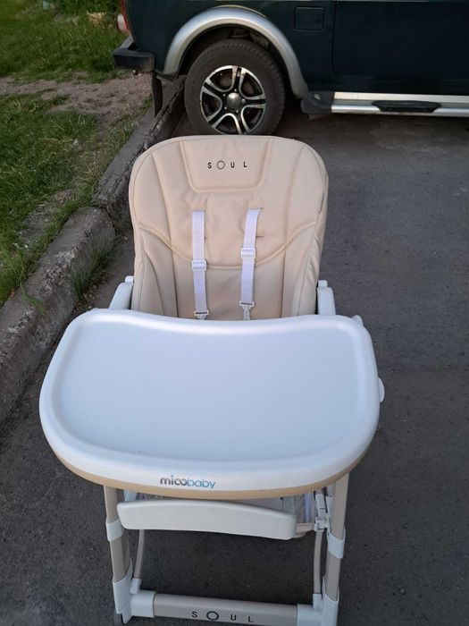 Стілець для годування