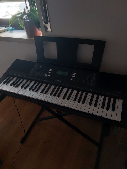 Teclado Yamaha PSR-E373 + suporte