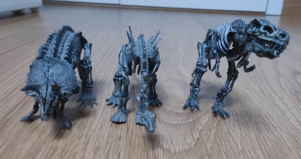3 Figuras Dinossauros em esqueleto (desmontáveis)