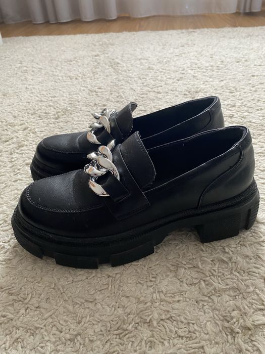 лофери на платформі