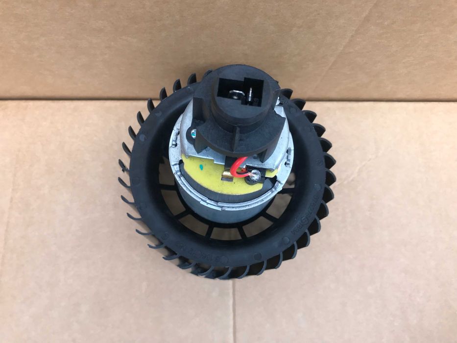 Моторчик печки вентилятор Audi 100 C4 A6 C4 (90-97)