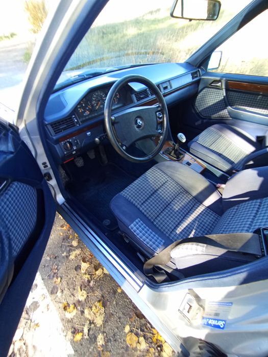 Mercedes-Benz W124