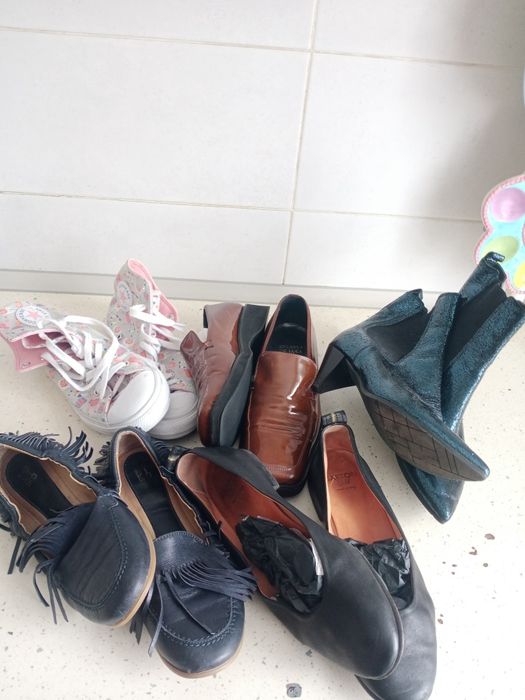 Жіноче взуття різне