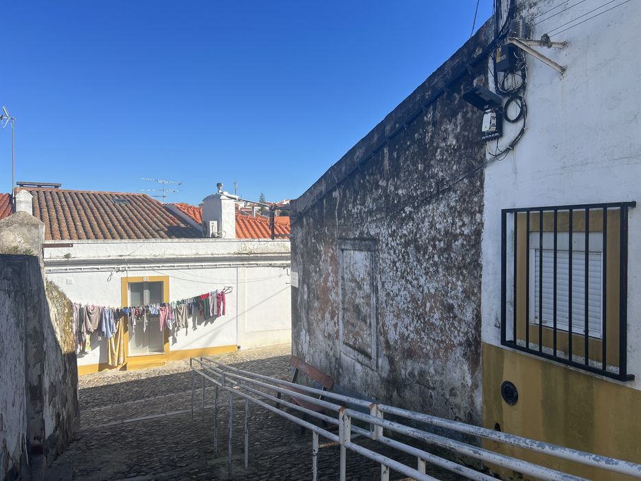 Ruina em Montemor o Novo com desenho aprovado!