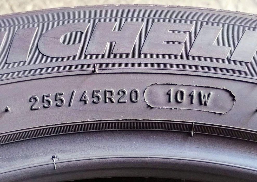 Шини літні R20 255/45 Michelin latitude Sport 3