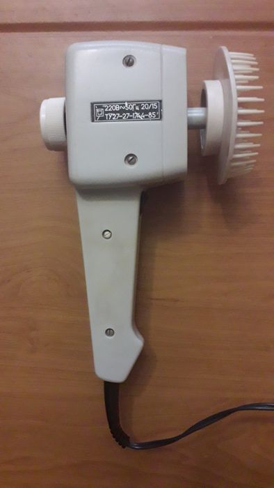 Электромассажер Бодрость и роликовый деревянный массажер.