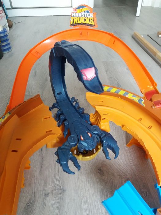 Pista Hot Wheels Monster Trucks