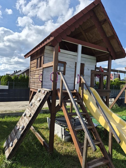 Domek dziecięcy, duży.