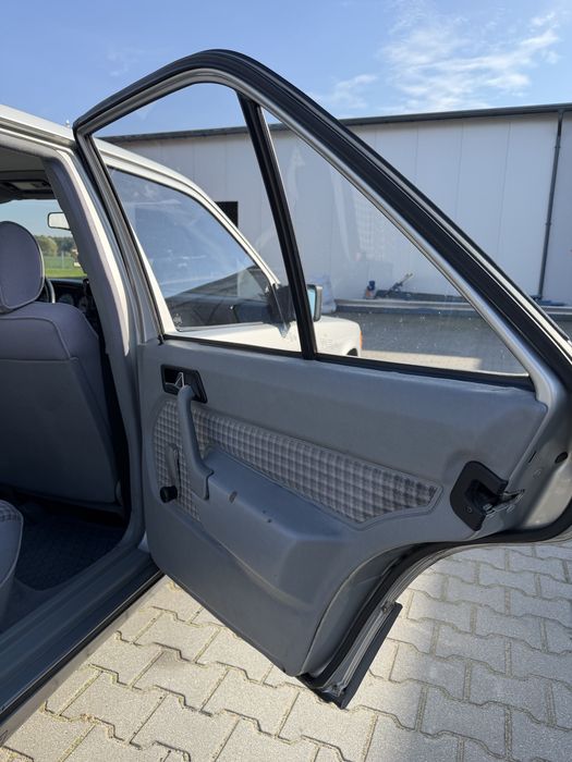 Mercedes W201 (190)