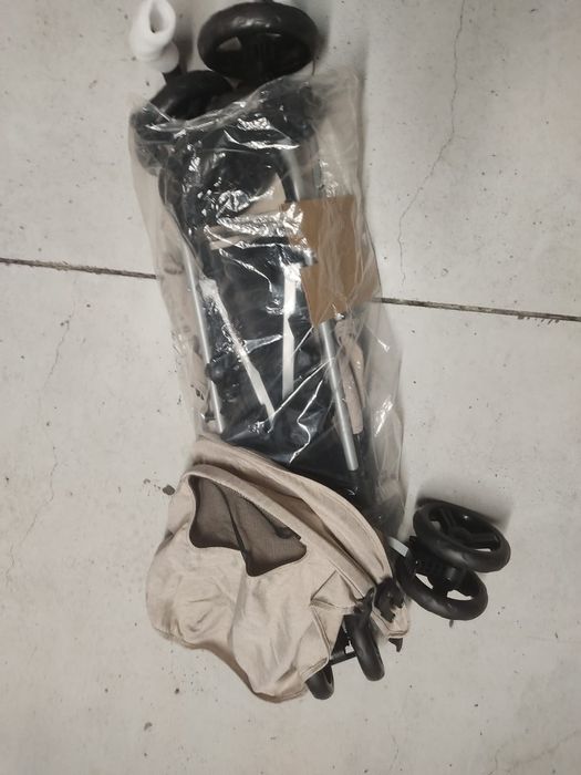 Carrinho de passeio Zippy nova