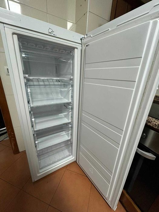 Congelador vertical TELEFAC